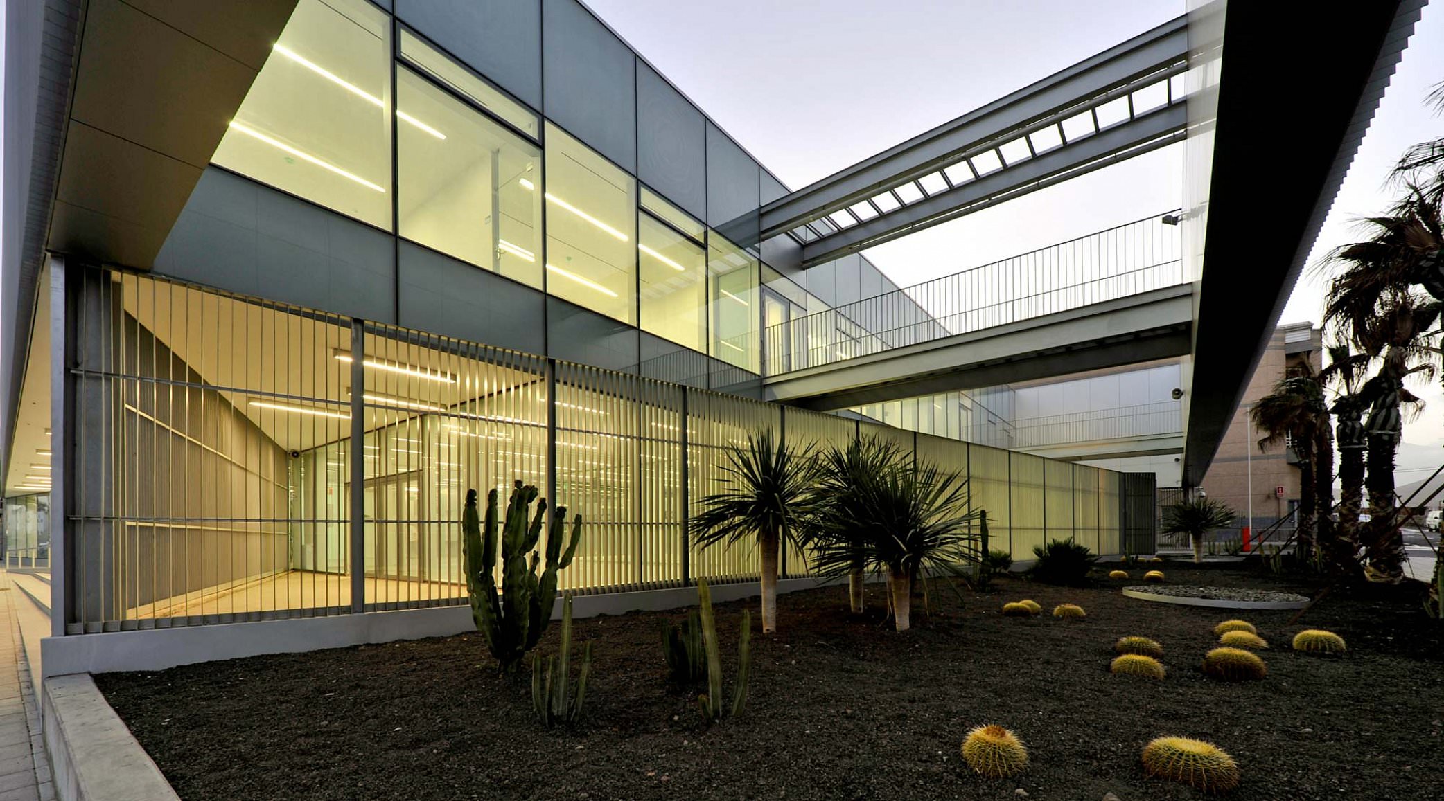 Centro de Seguridad de Vecindario, fotografía de arquitectura 3 realizada por Joaquín Ponce de León