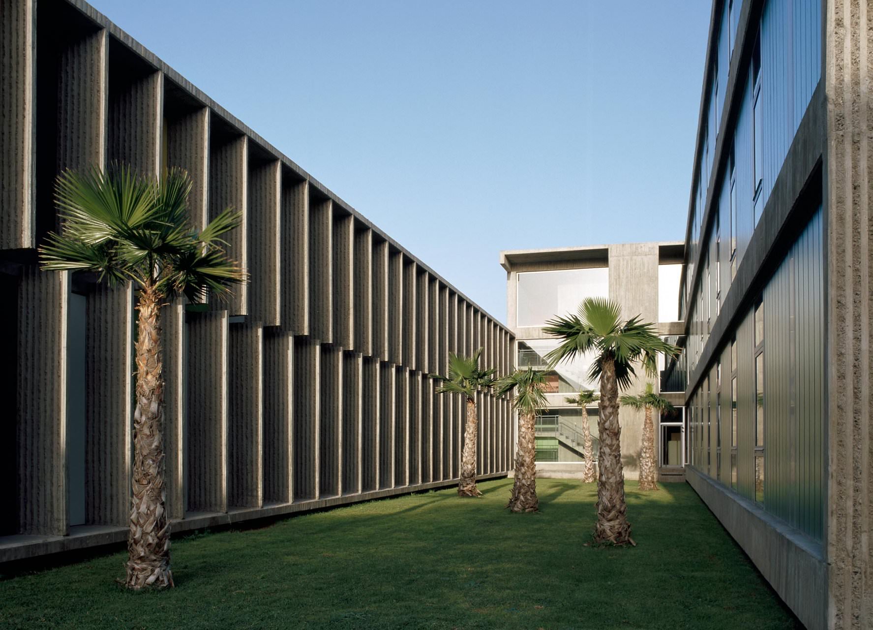 Instituto Marina Cebrián, fotografía de arquitectura 2 realizada por Joaquín Ponce de León