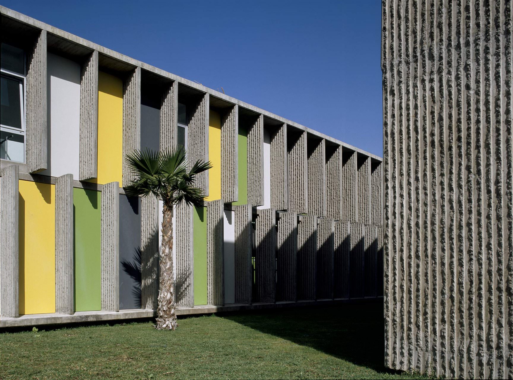 Instituto Marina Cebrián, fotografía de arquitectura 7 realizada por Joaquín Ponce de León